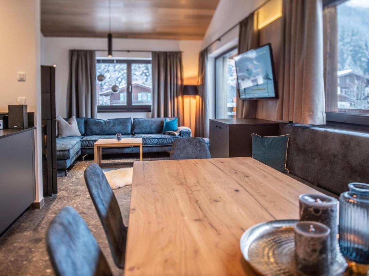 Apartment In Wald Im Pinzgau With A Carport Екстер'єр фото