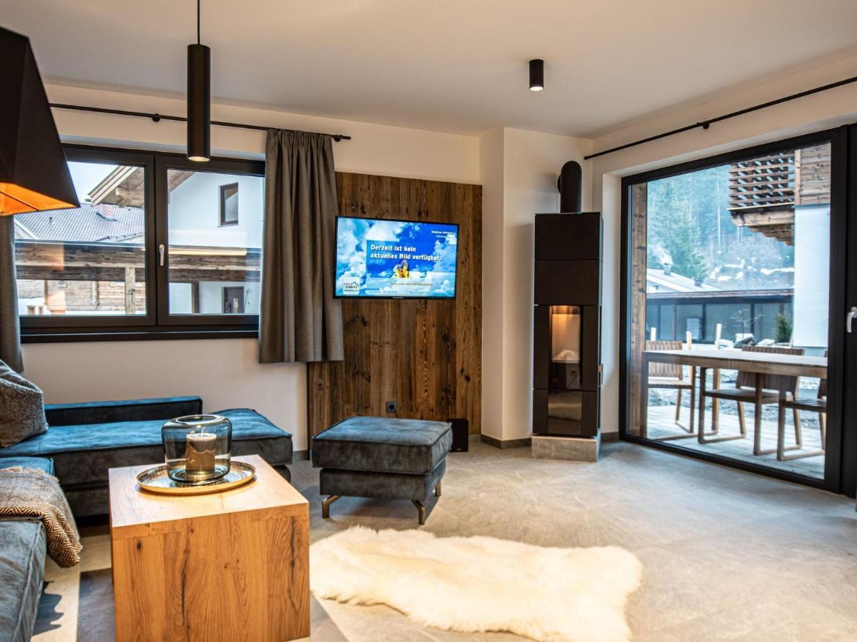 Apartment In Wald Im Pinzgau With A Carport Екстер'єр фото