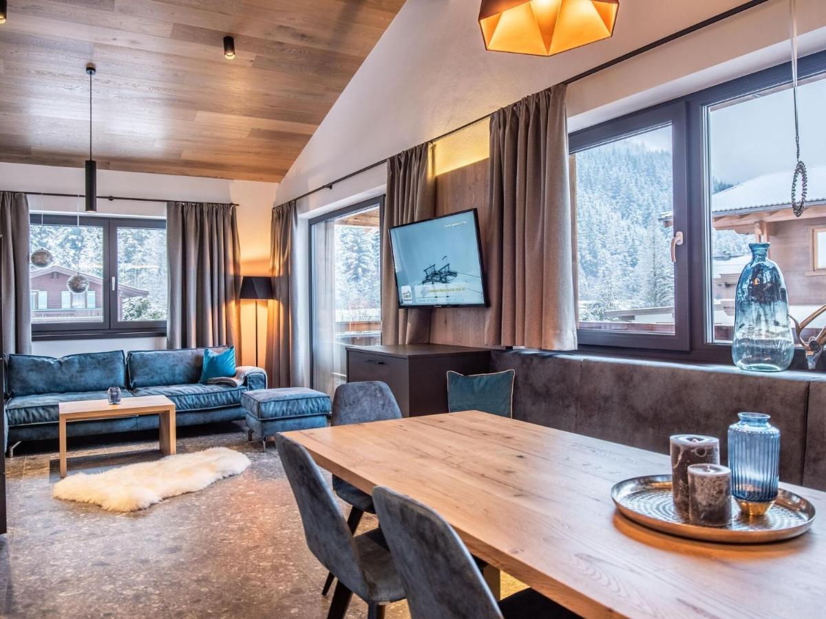 Apartment In Wald Im Pinzgau With A Carport Екстер'єр фото