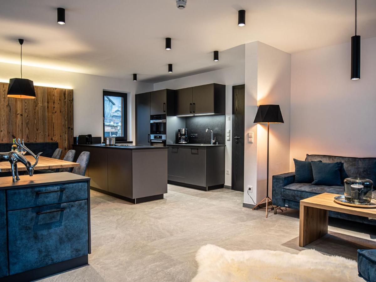 Apartment In Wald Im Pinzgau With A Carport Екстер'єр фото